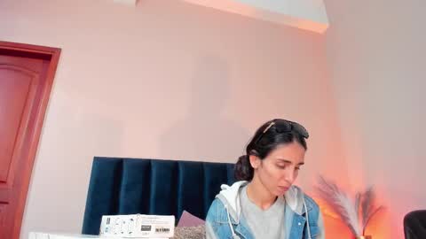 Nina online show from 10/21/25, 06:19