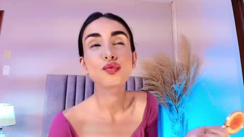 Nina online show from 10/25/25, 06:35