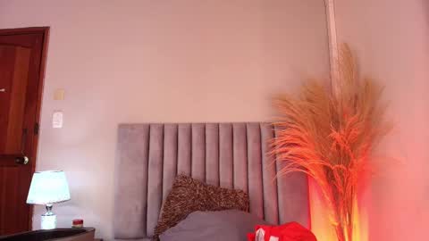 Nina online show from 11/11/25, 06:08