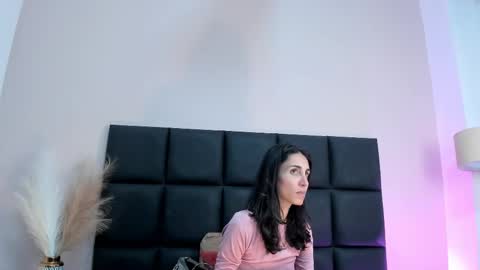 Nina online show from 11/12/25, 06:30