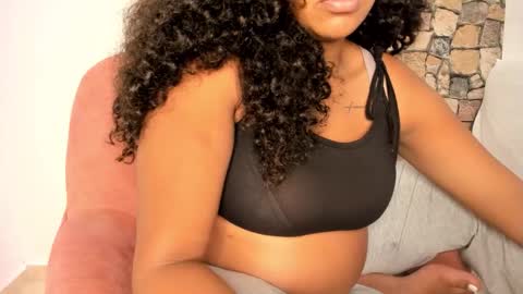 Snapshot of ninacollinss1 chatting on 11/06/25, 03:46 ninabigboobs online show from 11/06/25, 03:46