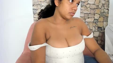 Snapshot of ninacollinss1 chatting on 11/11/25, 03:56 ninabigboobs online show from 11/11/25, 03:56