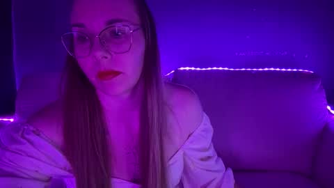 ninaglow_ online show from 09/09/25, 06:40