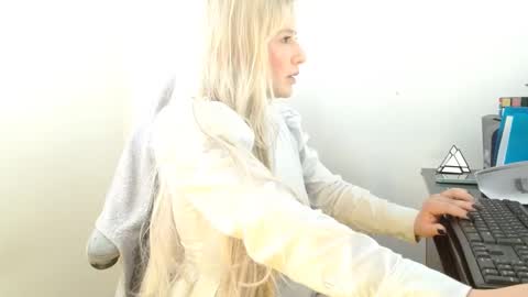 Snapshot of ninakitdman chatting on 09/25/25, 01:48 Ninakitdman online show from 09/25/25, 01:48