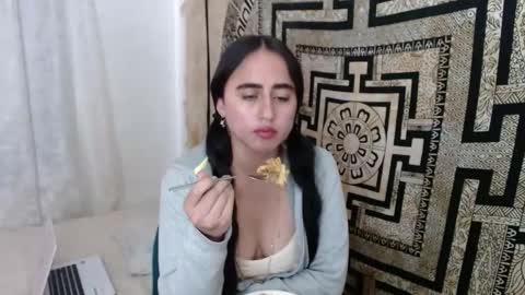 Snapshot of ninakravtz chatting on 03/06/25, 06:37 N I N A online show from 03/06/25, 06:37