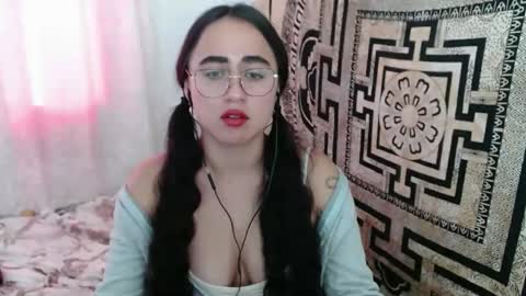 N I N A online show from 11/18/25, 06:01