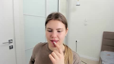 ninarihh online show from 02/28/25, 08:20