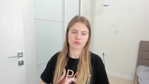 ninarihh online show from 03/07/25, 08:56