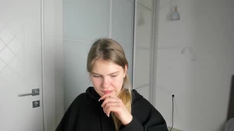 ninarihh online show from 03/08/25, 05:54