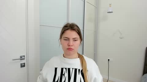 ninarihh online show from 03/09/25, 08:18