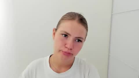 ninarihh online show from 09/12/25, 10:04