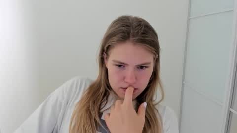 ninarihh online show from 09/15/25, 09:20