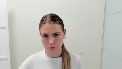 ninarihh online show from 09/19/25, 11:00