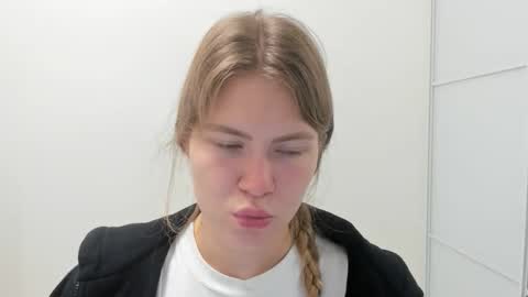 ninarihh online show from 10/07/25, 08:44