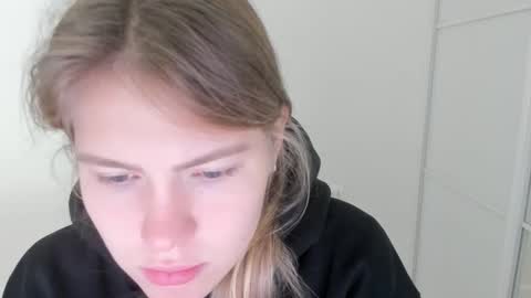 ninarihh online show from 10/12/25, 09:41