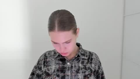 ninarihh online show from 10/27/25, 10:41