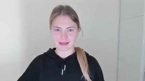 ninarihh online show from 10/31/25, 11:00