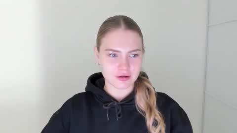 ninarihh online show from 11/03/25, 09:43