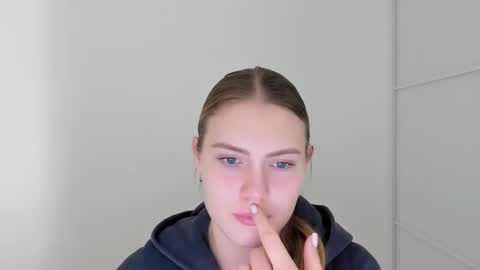 ninarihh online show from 11/04/25, 12:04