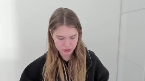 ninarihh online show from 11/14/25, 09:19