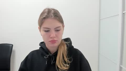 ninarihh online show from 11/16/25, 10:21