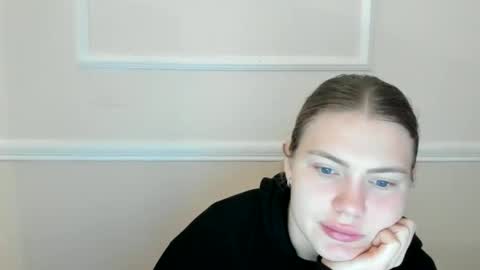 ninarihh online show from 11/18/25, 09:58