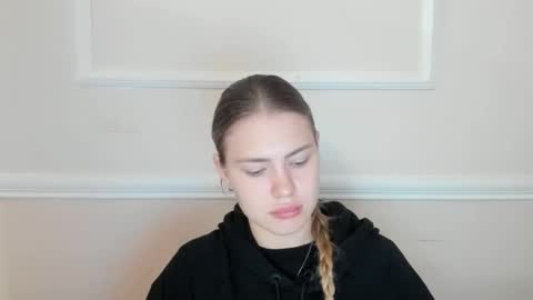 ninarihh online show from 11/19/25, 10:48