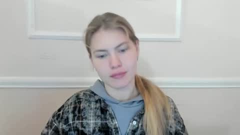 ninarihh online show from 11/23/25, 09:09