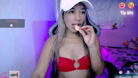 ninatinydoll1 online show from 10/22/25, 01:00