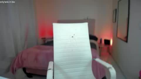 Snapshot of ninavolkov chatting on 02/26/25, 10:53 ninavolkov online show from 02/26/25, 10:53