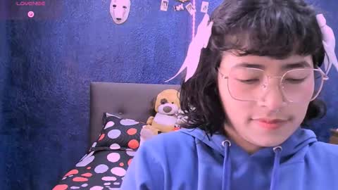 Snapshot of ninayellow chatting on 11/21/25, 01:32 Nina online show from 11/21/25, 01:32