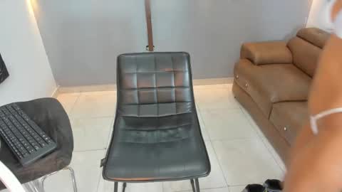 nini_beyker online show from 11/01/25, 01:13