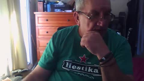 Snapshot of nionios67 chatting on 10/17/25, 02:52 Dennis online show from 10/17/25, 02:52