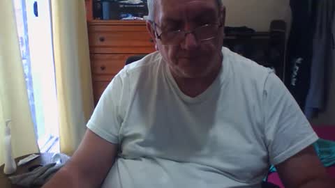 Snapshot of nionios67 chatting on 10/20/25, 03:45 Dennis online show from 10/20/25, 03:45