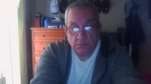 Snapshot of nionios67 chatting on 10/31/25, 02:40 Dennis online show from 10/31/25, 02:40