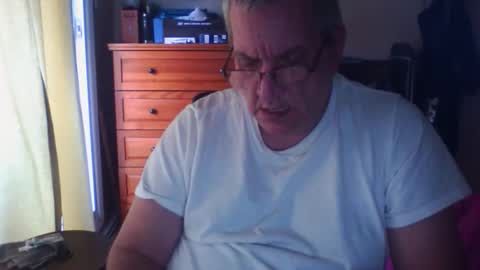Snapshot of nionios67 chatting on 11/11/25, 08:09 Dennis online show from 11/11/25, 08:09