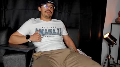 Snapshot of nipsfetich chatting on 12/12/24, 03:21 Steven online show from 12/12/24, 03:21