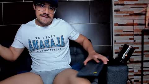 Snapshot of nipsfetich chatting on 01/09/25, 02:54 Steven online show from 01/09/25, 02:54