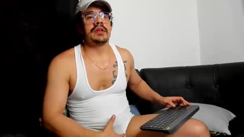 Snapshot of nipsfetich chatting on 03/04/25, 03:33 Steven online show from 03/04/25, 03:33