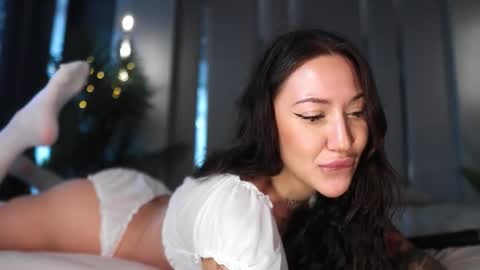 Suri online show from 11/04/25, 10:25