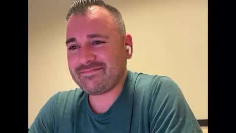 Snapshot of njerseydude82 chatting on 10/19/25, 08:37 Jason online show from 10/19/25, 08:37