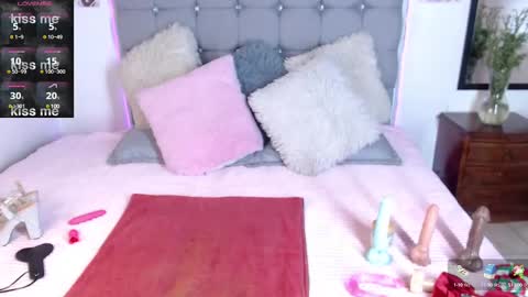 Snapshot of noa_001 chatting on 12/05/24, 01:17 noa online show from 12/05/24, 01:17