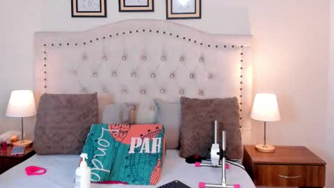 NATHALIA MORENO online show from 11/08/25, 12:16