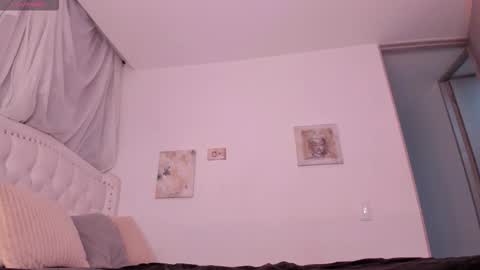 Snapshot of noah_beck42 chatting on 09/29/25, 03:44 Sara online show from 09/29/25, 03:44
