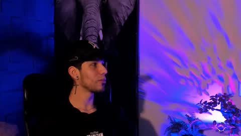 Snapshot of noah_brigth chatting on 11/11/25, 12:43 Noah Brigth online show from 11/11/25, 12:43