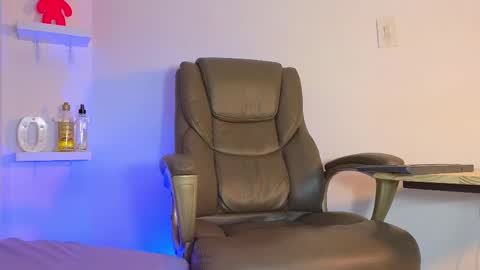 Snapshot of noah_coleman__ chatting on 01/10/25, 02:57 NOAH online show from 01/10/25, 02:57