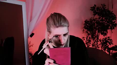 Snapshot of noah_elmer chatting on 10/07/25, 10:18 REAL name LiaDM are always open online show from 10/07/25, 10:18