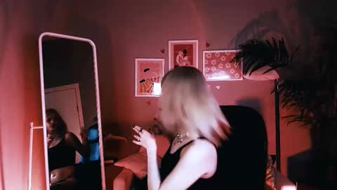 Snapshot of noah_elmer chatting on 10/10/25, 04:50 REAL name LiaDM are always open online show from 10/10/25, 04:50