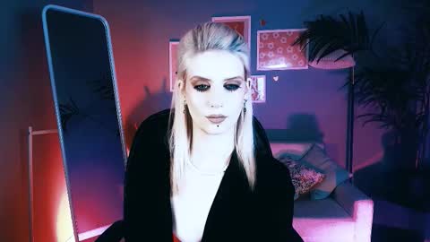 Snapshot of noah_elmer chatting on 10/12/25, 11:31 REAL name LiaDM are always open online show from 10/12/25, 11:31