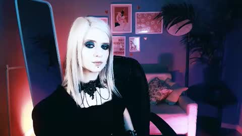 Snapshot of noah_elmer chatting on 10/18/25, 02:40 REAL name LiaDM are always open online show from 10/18/25, 02:40